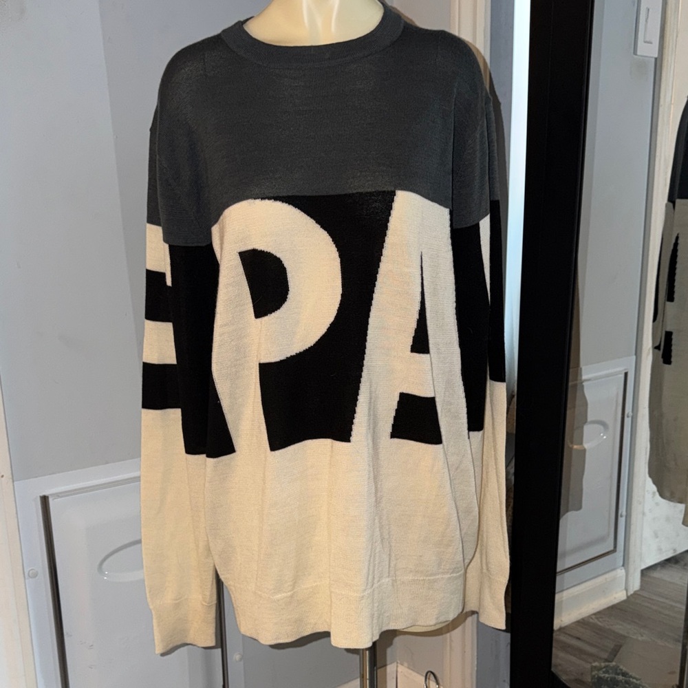 PALACE Monochrome Graphic Crewneck Sweater